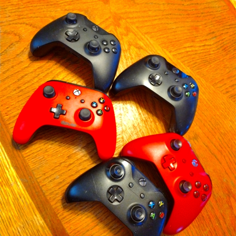 5 Xbox one controllers working with defects